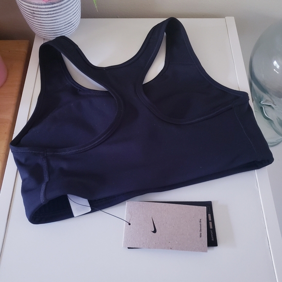 Nike NWTWomen's Dri-FIT Swoosh MED Support  Sports Bra(Black/White) - S - Picture 9 of 11